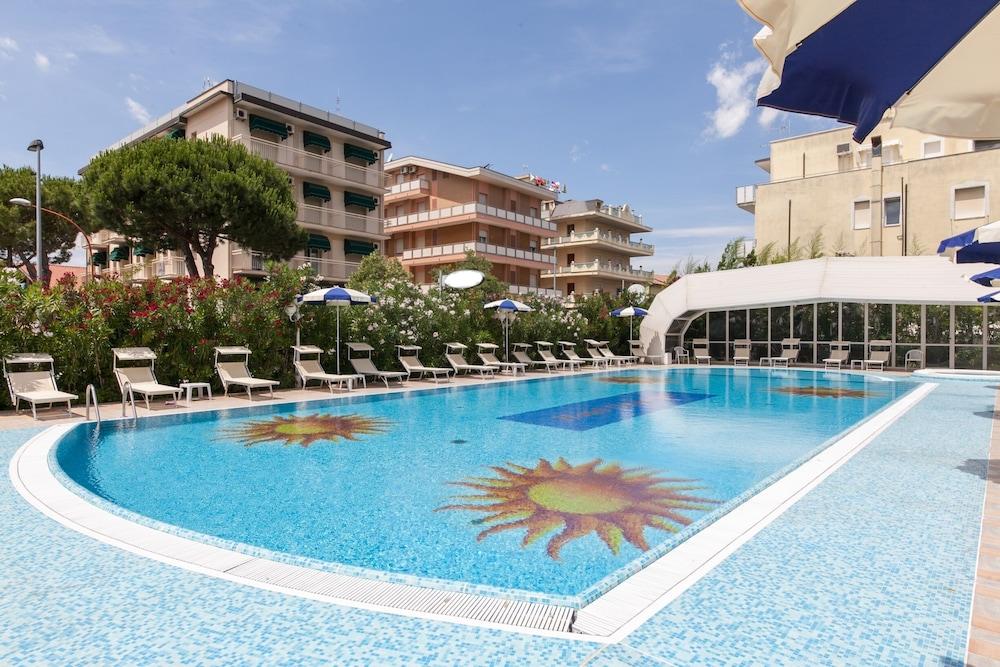 Universal Hotel Cervia Luaran gambar