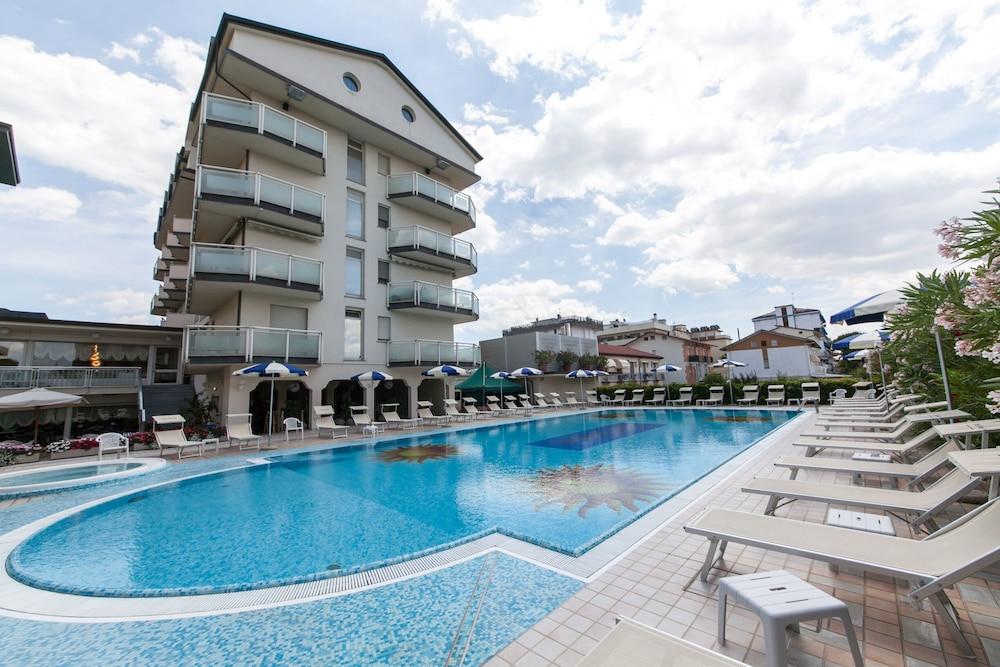 Universal Hotel Cervia Luaran gambar