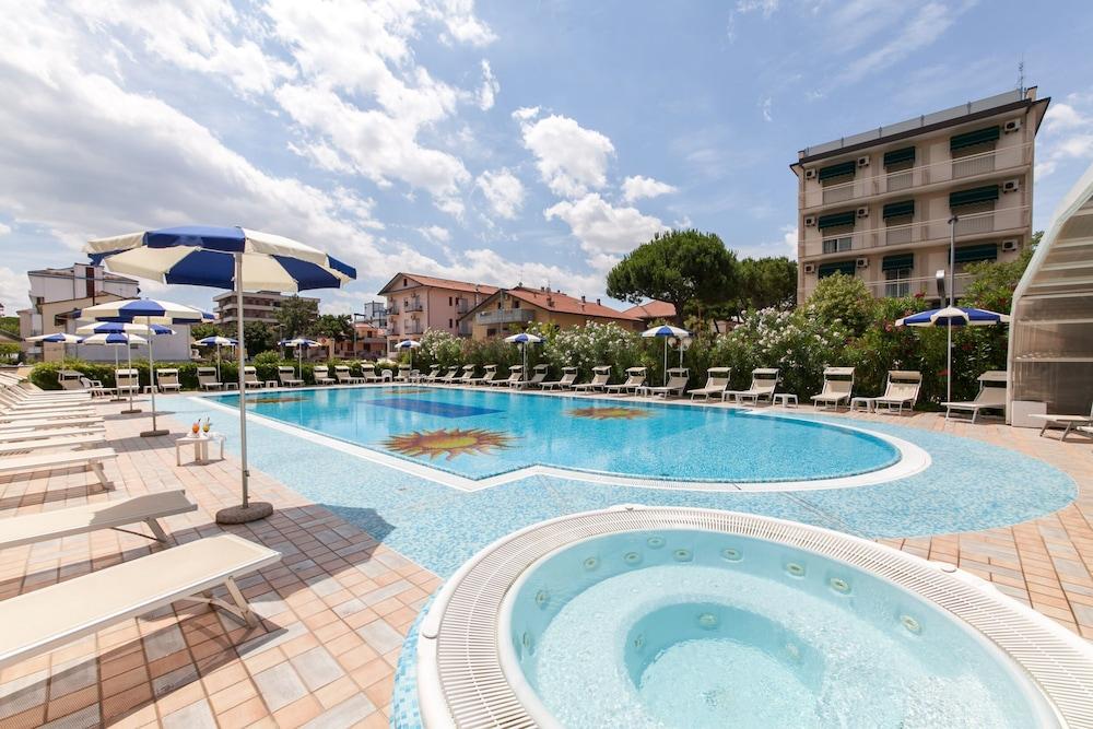 Universal Hotel Cervia Luaran gambar