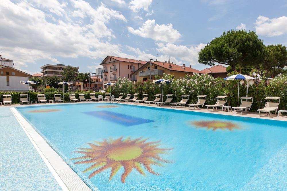 Universal Hotel Cervia Luaran gambar