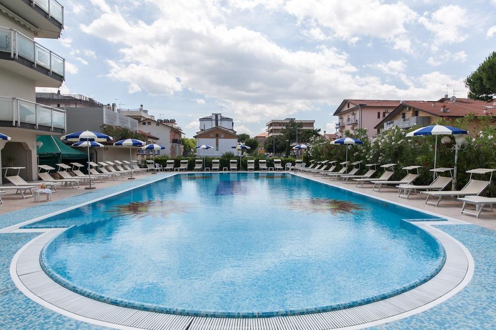 Universal Hotel Cervia Luaran gambar